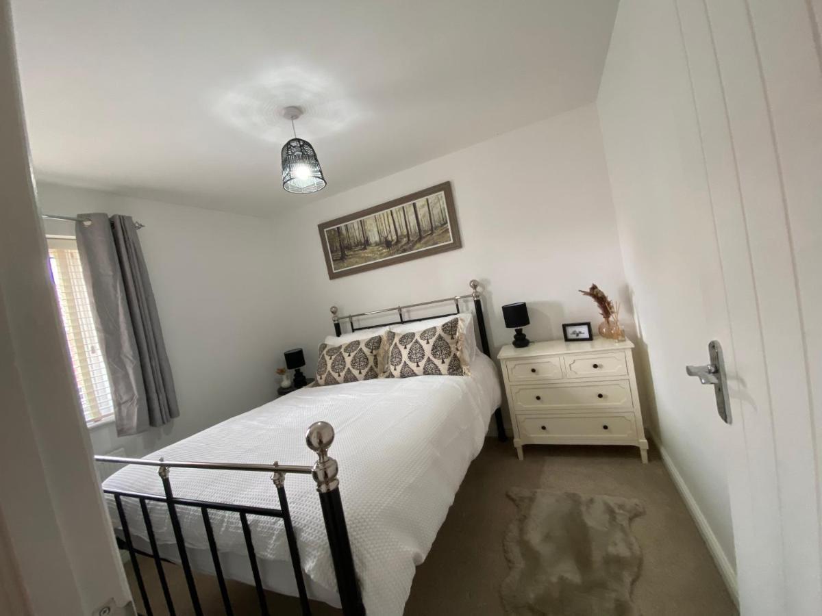 The Belfry 3 Bedrooms 2 Bathrooms Contractors & Family Higham Ferrers Exteriér fotografie
