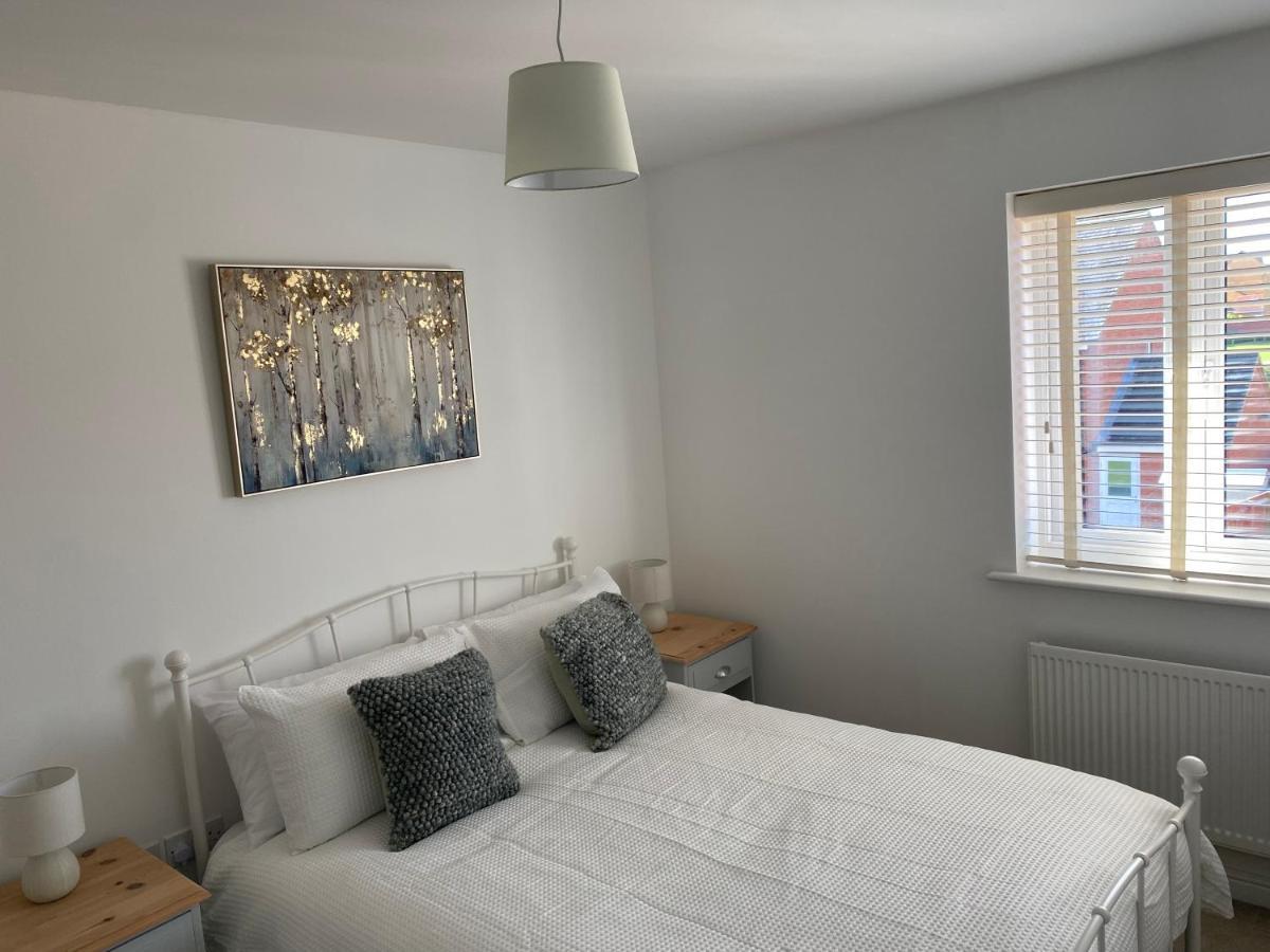 The Belfry 3 Bedrooms 2 Bathrooms Contractors & Family Higham Ferrers Exteriér fotografie