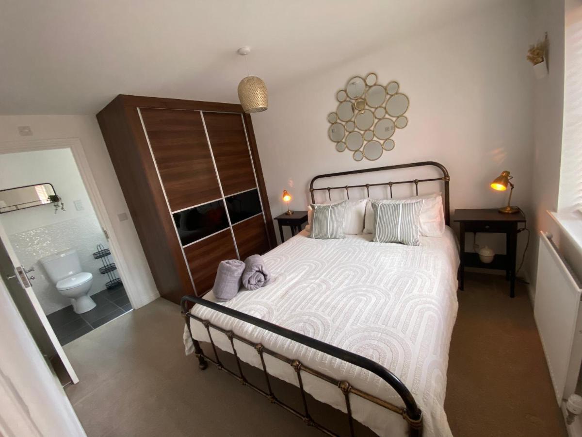 The Belfry 3 Bedrooms 2 Bathrooms Contractors & Family Higham Ferrers Exteriér fotografie